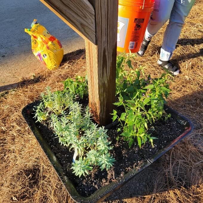 SnapPot® Mailbox Planter – 24" Resin Wrap for 4×4 & 6×6 Posts, Extra‑Large 16+ Gal Planter, Weatherproof UV‑Stable Tuxedo Black